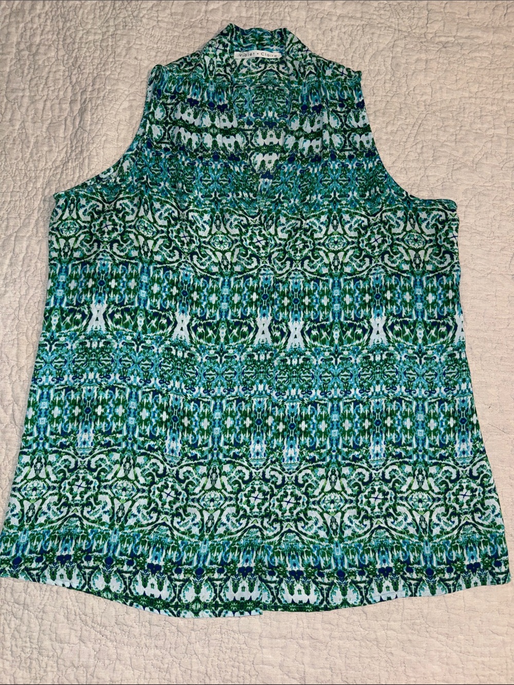 Violet & Claire Green and Aqua Patterned Sleeveless V-Neck Top, Sz L